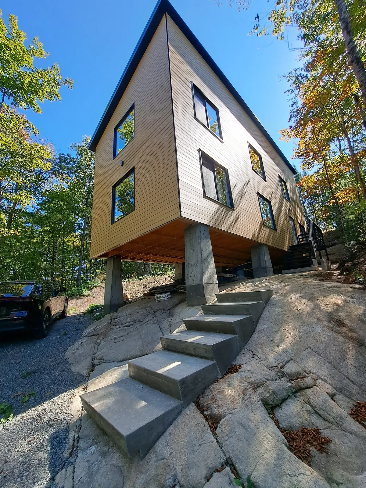 Rock House sculptée dans le roc près du lac Keatley à Grenville-sur-la-Rouge